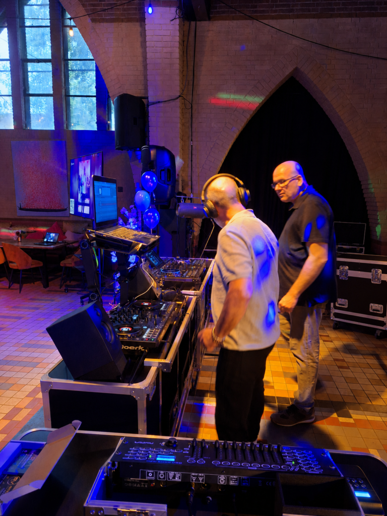 Licht- en geluidsopstelling van RetroVision Events โ foto 2